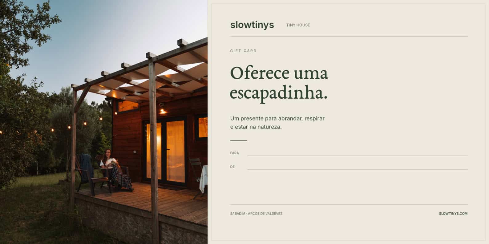 Cartão oferta SlowTinys: Oferece uma escapadinha, com fotografia real da tiny house